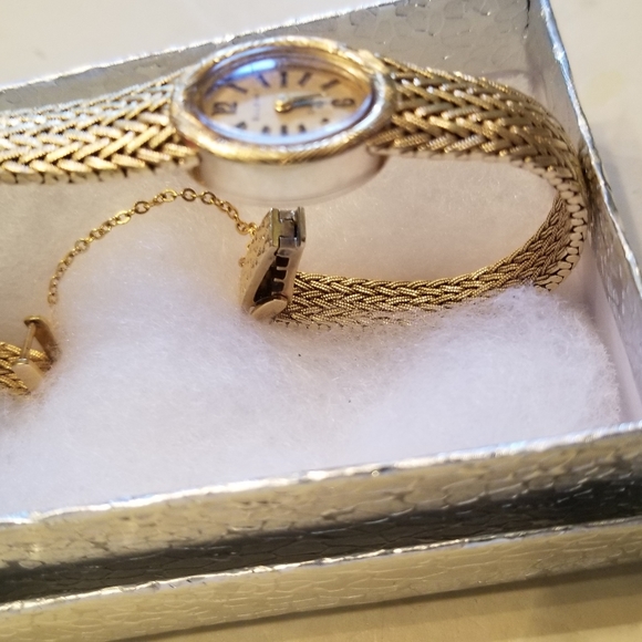 Solid 14k Christian Dior 23 wind up watch - Picture 3 of 7